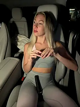 LuisaBecker online show from October 15, 4:31 pm