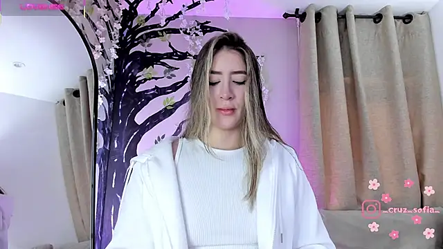  AlejaCruz  online show from February 1, 12:15 pm