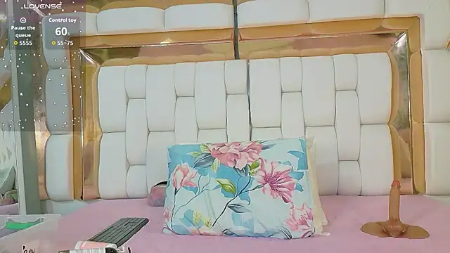 kinkyhousewifee online show from April 5, 11:53 am