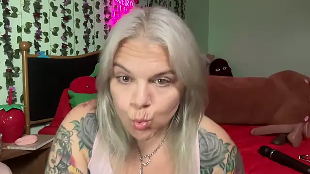 CherryBombBomb online show from May 16, 5:54 am