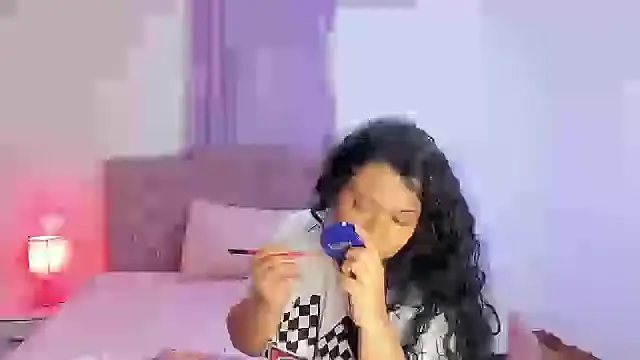 Snapshot of Latinabombsheell chatting on September 26, 5:05 am Latinabombsheell online show from September 26, 5:05 am
