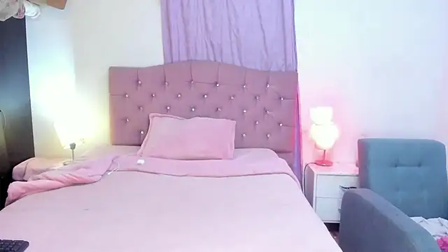 Latinabombsheell online show from April 15, 5:19 am