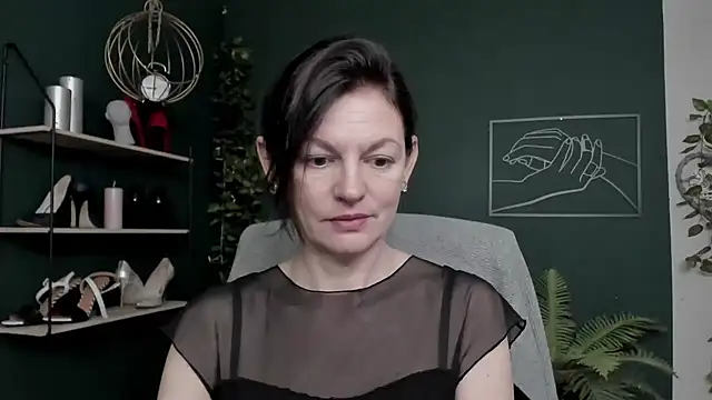 VivianWILD online show from December 15, 8:19 am