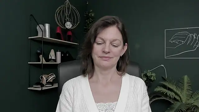 VivianWILD online show from November 27, 8:17 am