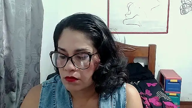 Snapshot of Mistresskloe01 chatting on September 30, 12:11 pm Mistresskloe01 online show from September 30, 12:11 pm