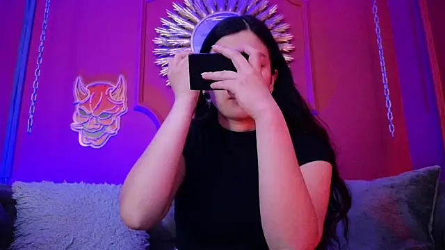 Julieta Russell online show from February 14, 1:02 pm