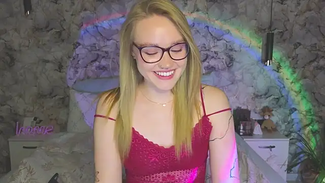 Snapshot of Aurora_Golden1 chatting on October 16, 4:53 pm Aurora Golden1 online show from October 16, 4:53 pm