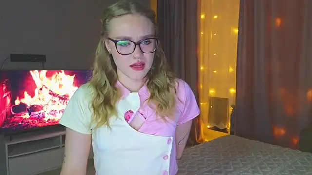 Snapshot of Aurora_Golden1 chatting on October 11, 7:05 pm Aurora Golden1 online show from October 11, 7:05 pm
