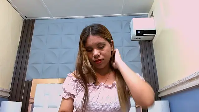 Nicole Ramires online show from October 23, 4:24 pm