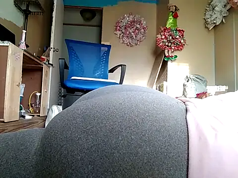 Snapshot of missthickness35_Pika chatting on September 18, 1:20 pm missthickness35 Pika online show from September 18, 1:20 pm