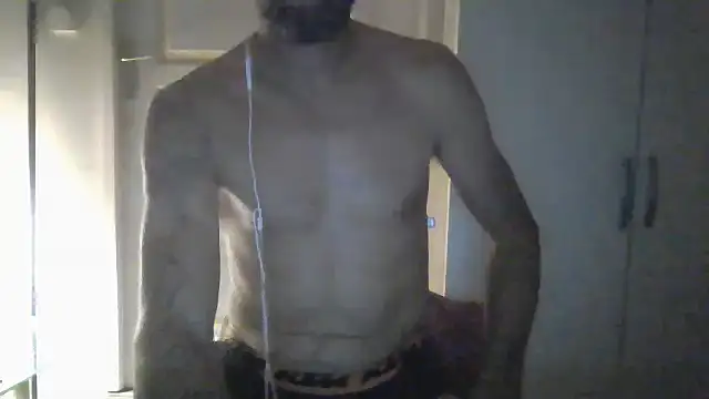 Snapshot of vinzz49 chatting on September 13, 5:26 am vinzz49 online show from September 13, 5:26 am