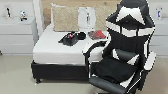 candy summer28 online show from October 13, 7:27 pm