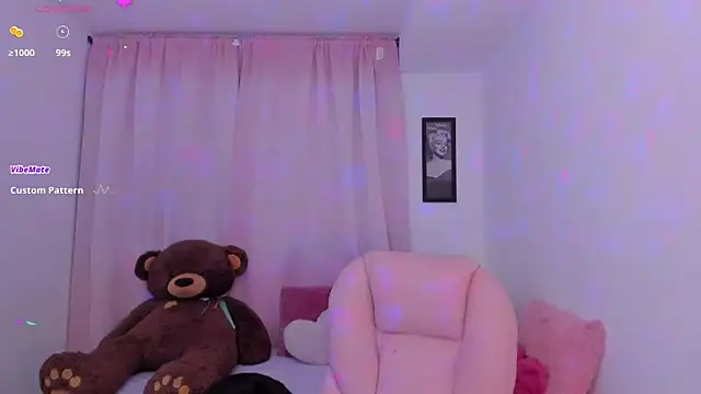 Snapshot of _Arianna08_ chatting on October 1, 7:24 am Arianna08 online show from October 1, 7:24 am