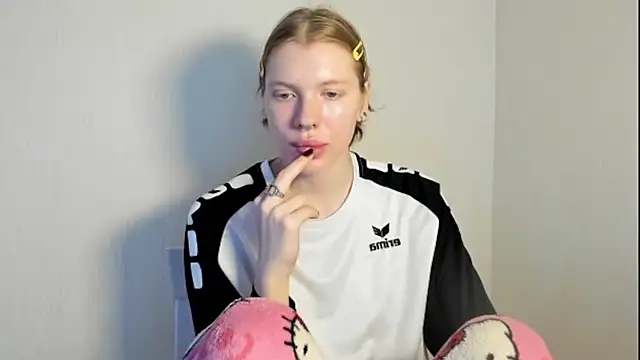 StellaDavis online show from November 6, 9:59 am