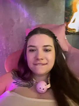 Vikki toriya online show from May 4, 1:26 pm