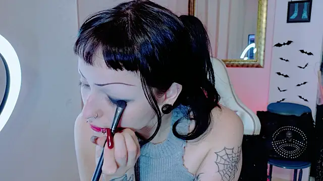 Madison Jackson online show from April 9, 7:41 pm