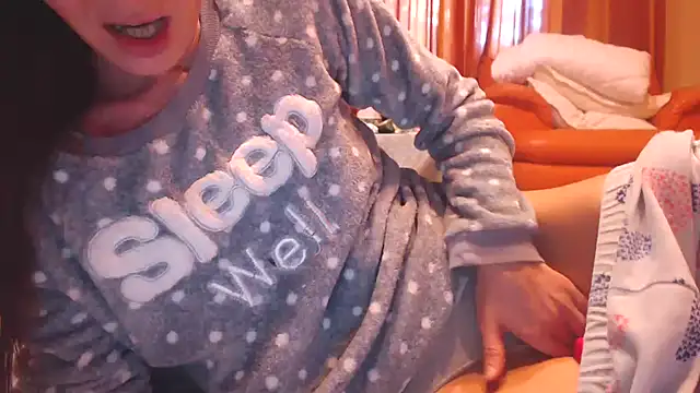 LovelyAndraGirl online show from November 1, 5:55 am