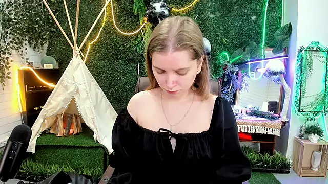 MayaSinabon online show from October 5, 12:10 pm
