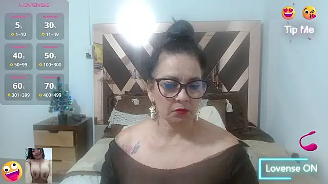 lindaesmeralda online show from November 14, 12:10 am