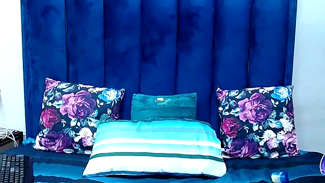 HotSmallTits online show from April 14, 7:36 pm