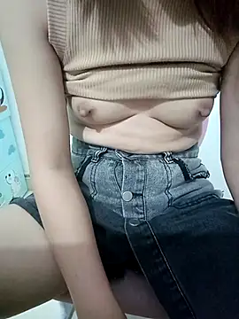 SweetGirl2k2 online show from September 10, 9:37 pm