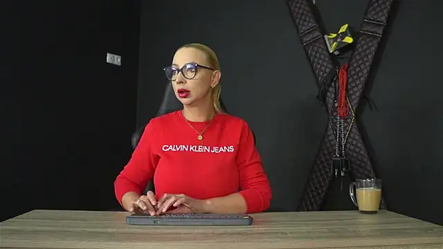 Snapshot of CelineConner chatting on September 11, 4:24 am CelineConner online show from September 11, 4:24 am