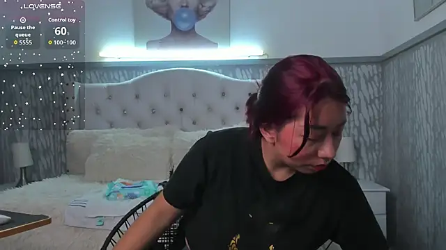 sexylaurita online show from April 15, 11:22 am