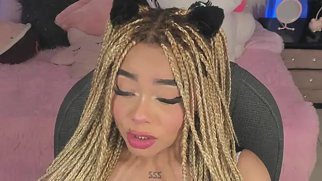 Snapshot of conny__curly chatting on October 2, 2:44 pm conny curly online show from October 2, 2:44 pm
