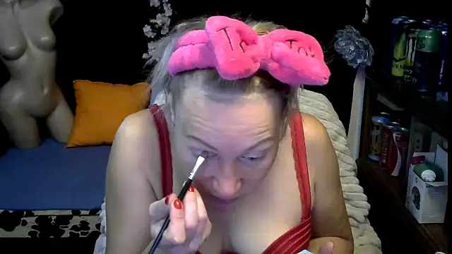 wLESLYMOSw online show from November 6, 8:20 am