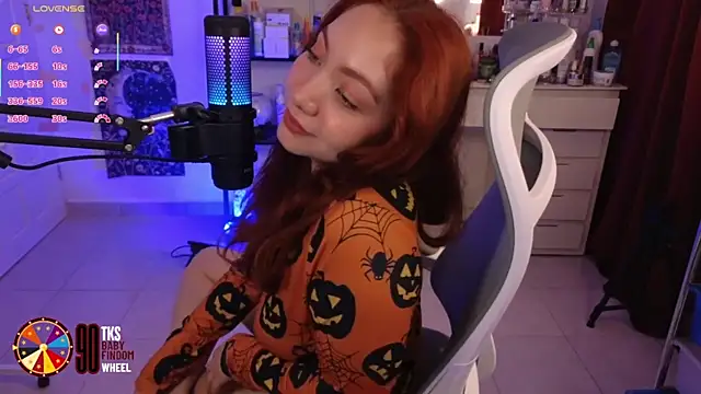 Snapshot of LilyVelvett chatting on September 19, 4:11 am LilyVelvett online show from September 19, 4:11 am