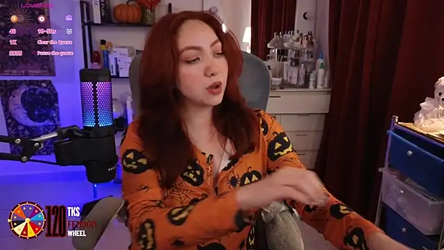 Snapshot of LilyVelvett chatting on October 2, 4:06 am LilyVelvett online show from October 2, 4:06 am