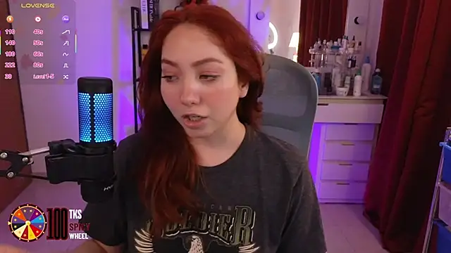 Snapshot of LilyVelvett chatting on September 12, 5:30 am LilyVelvett online show from September 12, 5:30 am