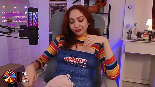 Snapshot of LilyVelvett chatting on October 11, 4:28 am LilyVelvett online show from October 11, 4:28 am