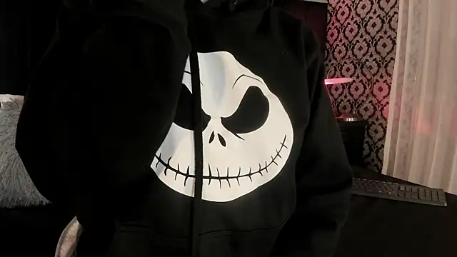 Adeelinee online show from January 5, 7:50 pm