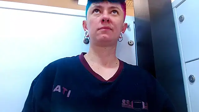 tomboyblue online show from June 8, 6:52 pm