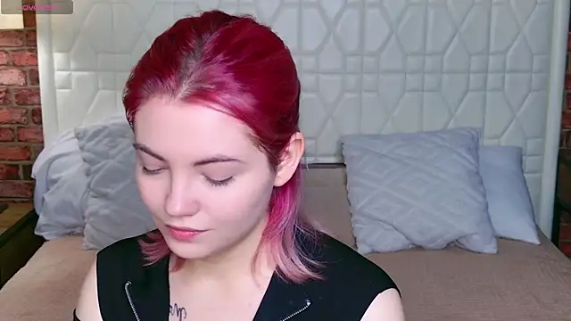 Lisa Adam online show from October 7, 6:12 pm