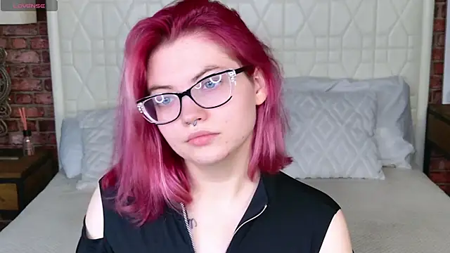 Lisa Adam online show from September 11, 7:14 pm