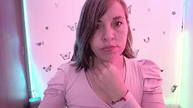 Lady breaks hearts online show from February 25, 1:31 pm