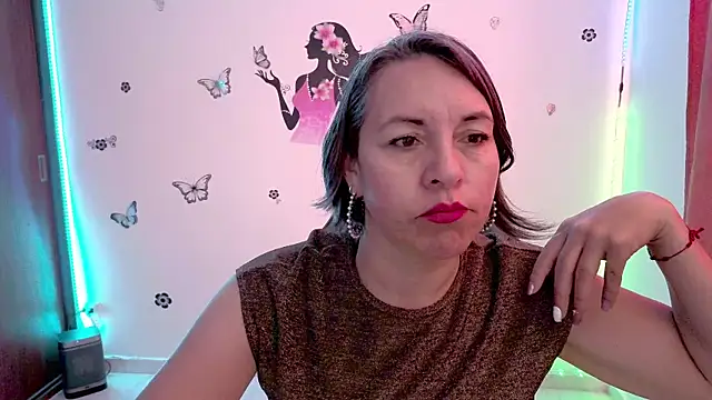 Lady breaks hearts online show from July 13, 2:51 pm