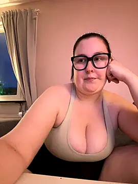 Snapshot of Misssmilf chatting on October 2, 5:07 pm Misssmilf online show from October 2, 5:07 pm