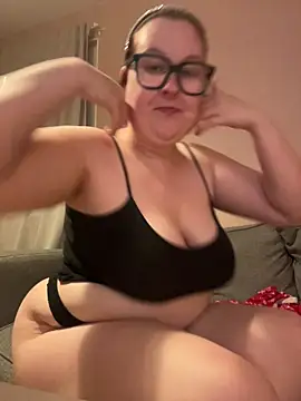 Misssmilf online show from October 27, 6:35 pm