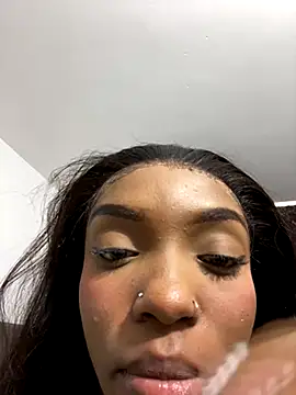 Snapshot of CahitlinBell chatting on October 19, 1:57 pm CahitlinBell online show from October 19, 1:57 pm