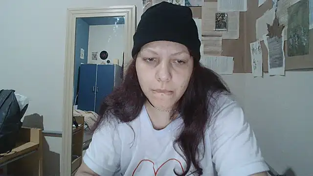 Snapshot of bbyedarling chatting on October 16, 2:47 am bbyedarling online show from October 16, 2:47 am