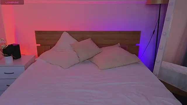 Hayle Hill online show from November 16, 2:02 am