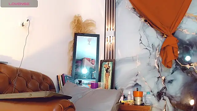 khiara moretti online show from September 11, 7:58 pm