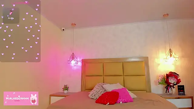 LARSONMIA online show from March 2, 12:23 pm