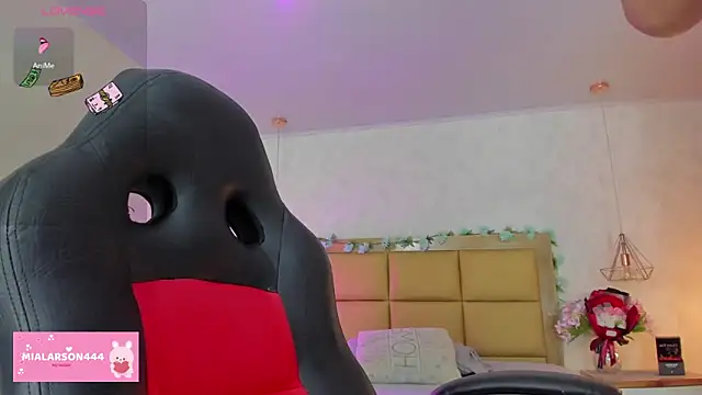 LARSONMIA online show from February 5, 12:52 pm