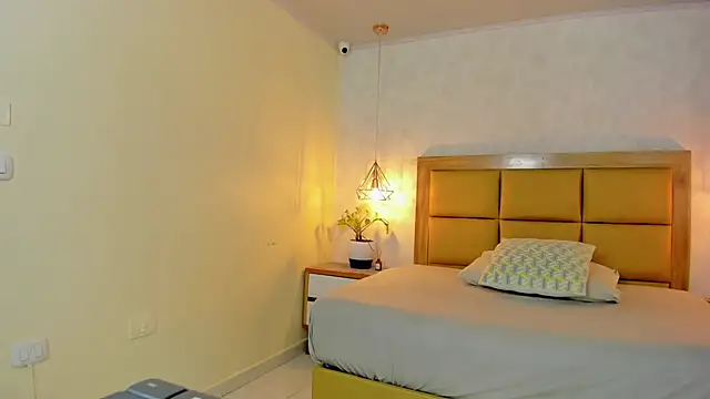 LARSONMIA online show from October 6, 12:44 pm