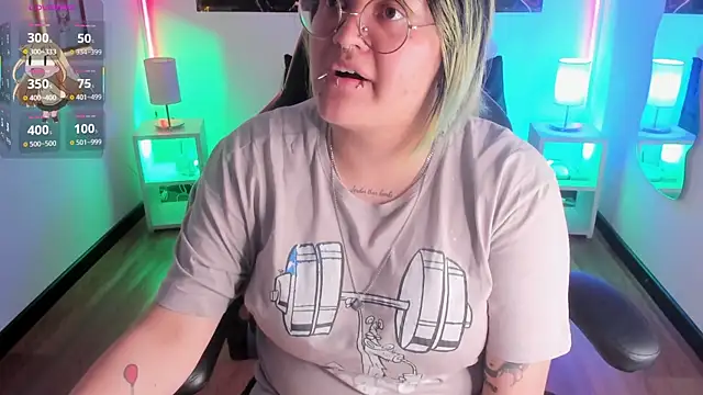 lucky-leah online show from December 23, 4:27 am