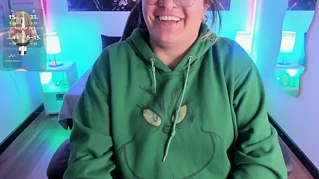 lucky-leah online show from December 3, 4:04 am